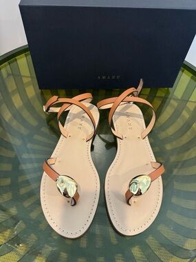AMÀNU Tan Leather Sandals with Gold Accent